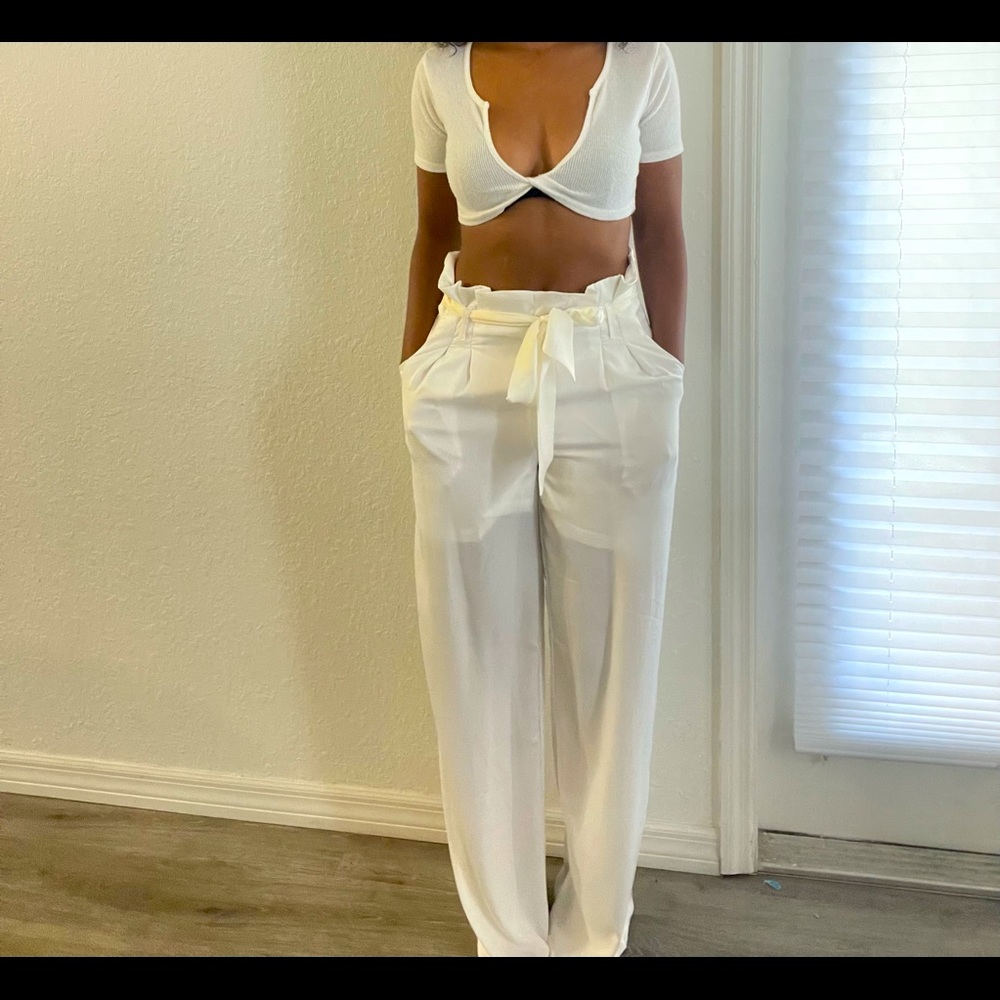 White pants - never worn before. Size am from Jluxlabel